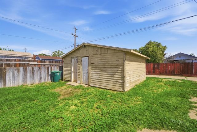 1920 9th Street, Sanger, CA 93657