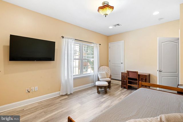 650 N 8TH ST, Philadelphia, PA 19123
