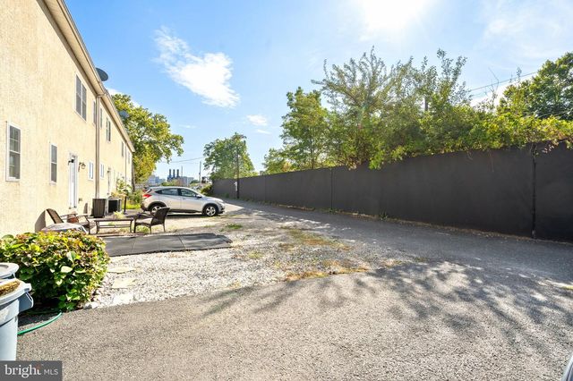 650 N 8TH ST, Philadelphia, PA 19123