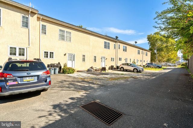650 N 8TH ST, Philadelphia, PA 19123