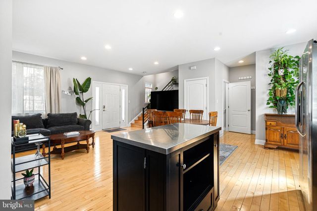 650 N 8TH ST, Philadelphia, PA 19123