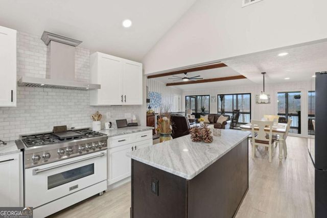 214 Sugar Cane Drive, Hartwell, GA 30643