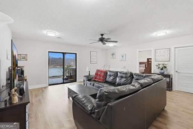 214 Sugar Cane Drive, Hartwell, GA 30643