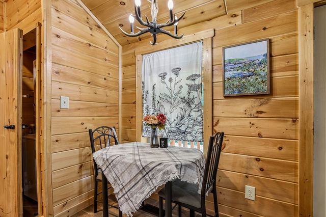 1424 Poplar Ridge Ln, Chapmansboro, TN 37035