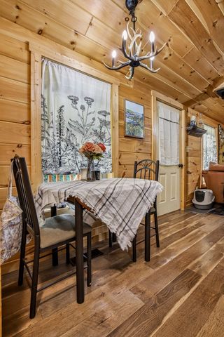 1424 Poplar Ridge Ln, Chapmansboro, TN 37035
