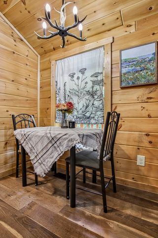 1424 Poplar Ridge Ln, Chapmansboro, TN 37035