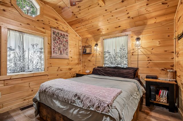 1424 Poplar Ridge Ln, Chapmansboro, TN 37035