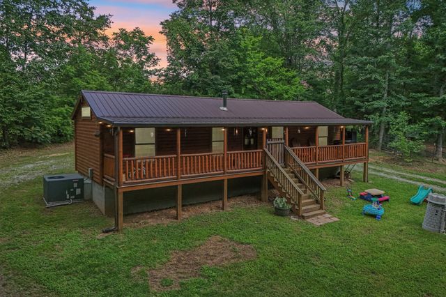 1424 Poplar Ridge Ln, Chapmansboro, TN 37035