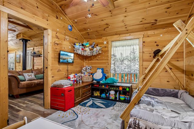 1424 Poplar Ridge Ln, Chapmansboro, TN 37035
