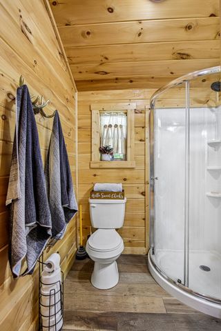 1424 Poplar Ridge Ln, Chapmansboro, TN 37035