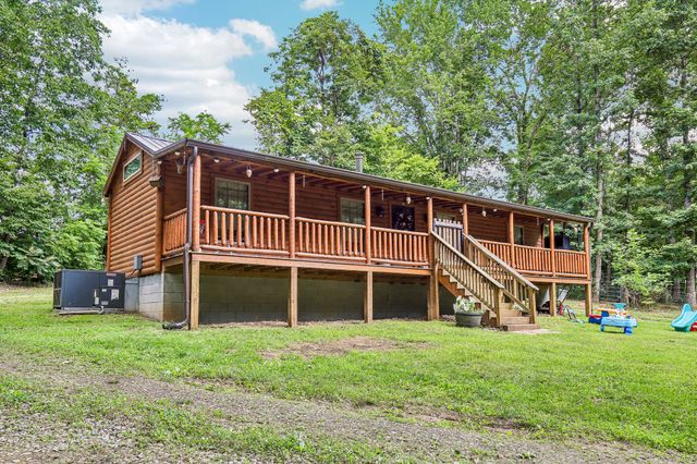 1424 Poplar Ridge Ln, Chapmansboro, TN 37035