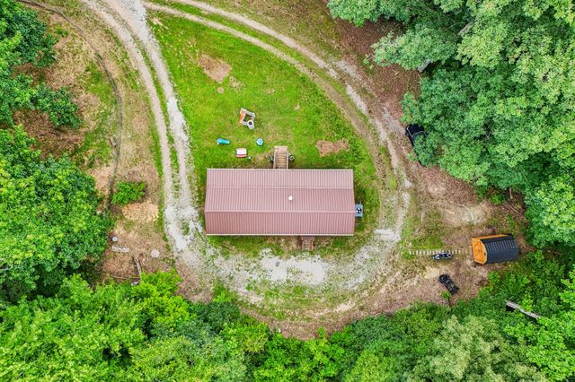 1424 Poplar Ridge Ln, Chapmansboro, TN 37035