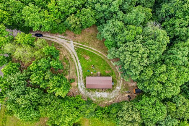 1424 Poplar Ridge Ln, Chapmansboro, TN 37035