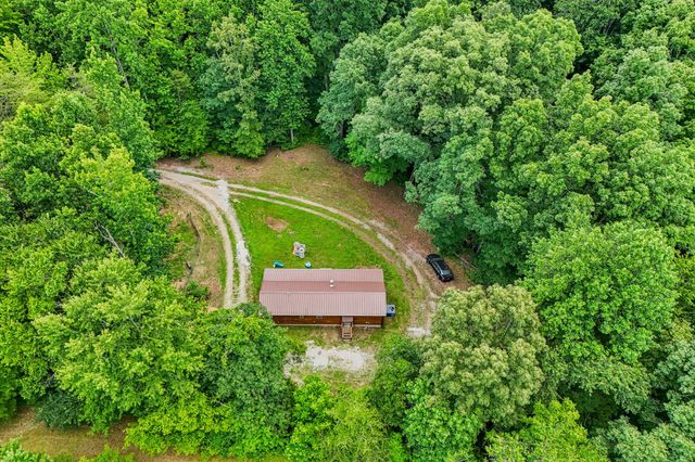 1424 Poplar Ridge Ln, Chapmansboro, TN 37035