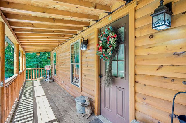 1424 Poplar Ridge Ln, Chapmansboro, TN 37035