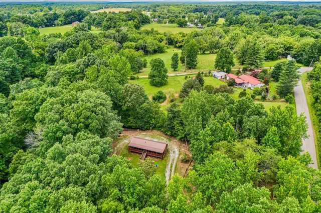1424 Poplar Ridge Ln, Chapmansboro, TN 37035