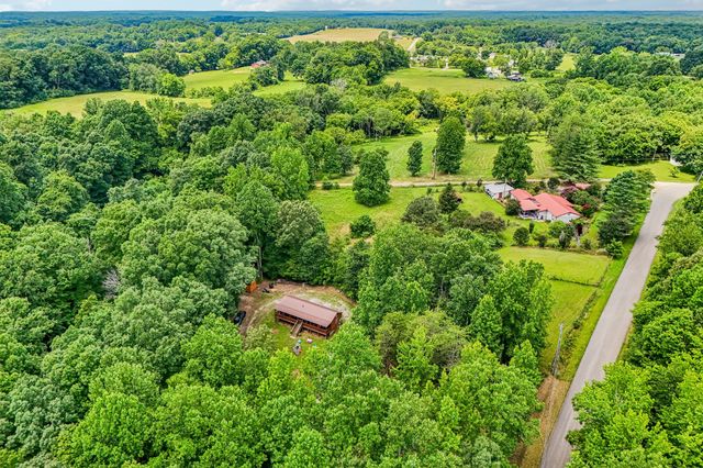 1424 Poplar Ridge Ln, Chapmansboro, TN 37035