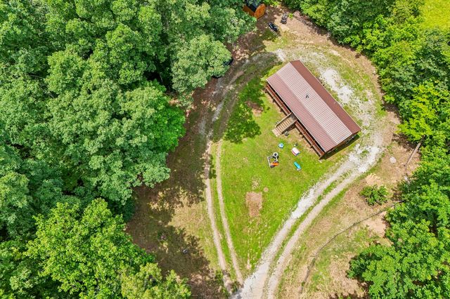 1424 Poplar Ridge Ln, Chapmansboro, TN 37035