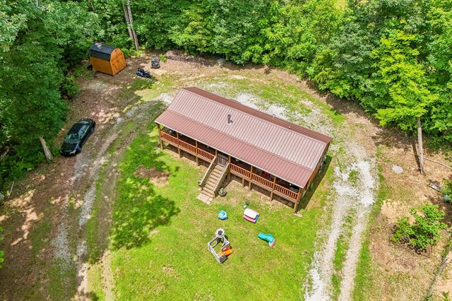 1424 Poplar Ridge Ln, Chapmansboro, TN 37035
