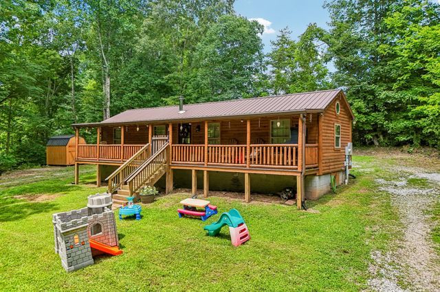 1424 Poplar Ridge Ln, Chapmansboro, TN 37035