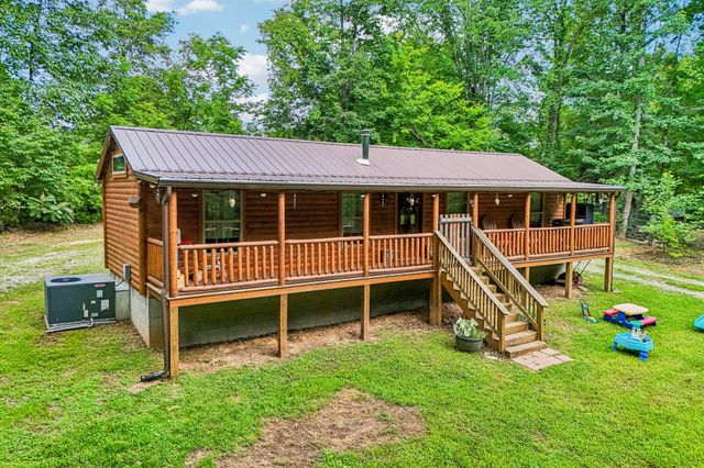 1424 Poplar Ridge Ln, Chapmansboro, TN 37035