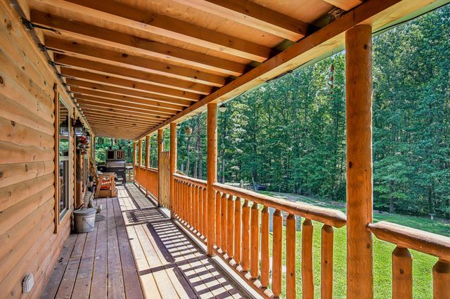 1424 Poplar Ridge Ln, Chapmansboro, TN 37035