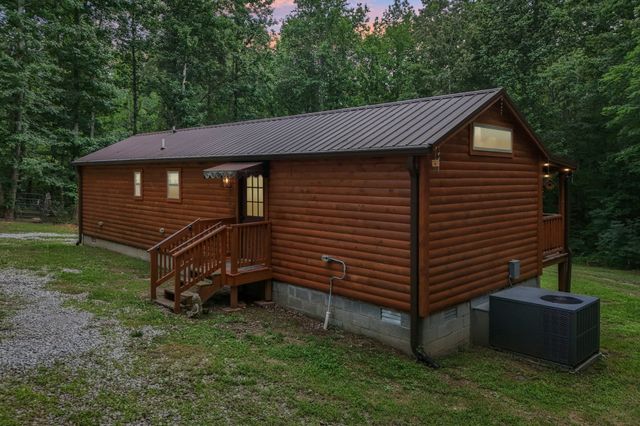 1424 Poplar Ridge Ln, Chapmansboro, TN 37035