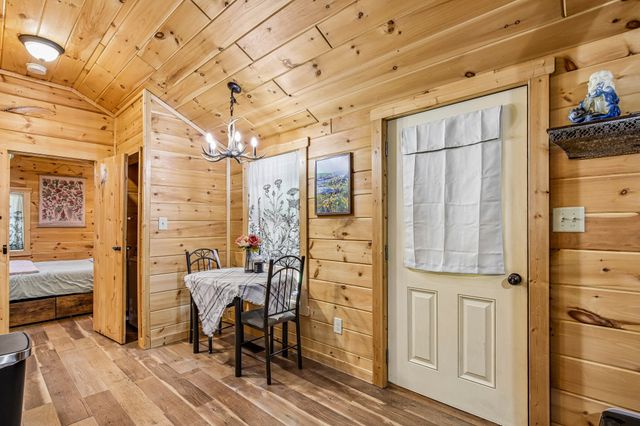 1424 Poplar Ridge Ln, Chapmansboro, TN 37035