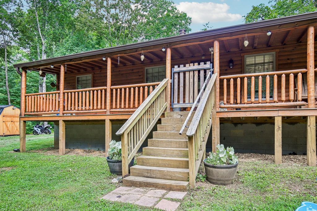 1424 Poplar Ridge Ln, Chapmansboro, TN 37035