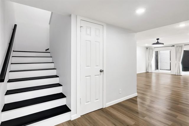 7 Briar Dale Court B, Houston, TX 77027