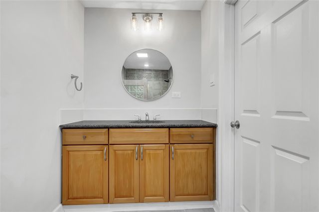 7 Briar Dale Court B, Houston, TX 77027