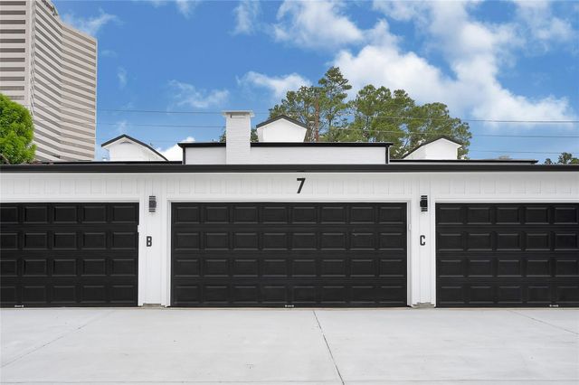 7 Briar Dale Court B, Houston, TX 77027