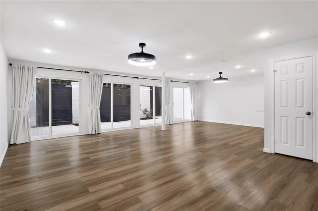 7 Briar Dale Court B, Houston, TX 77027