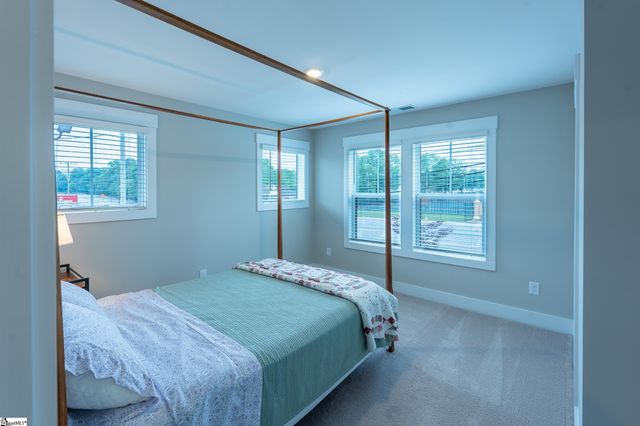 1192 N Pleasantburg Drive, Greenville, SC 29607