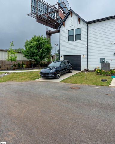 1192 N Pleasantburg Drive, Greenville, SC 29607