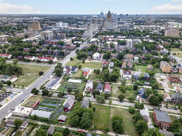 652 W Philadelphia Street, Detroit, MI 48202