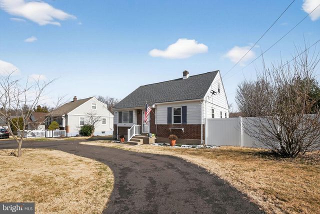 2411 HORSHAM RD, Hatboro, PA 19040