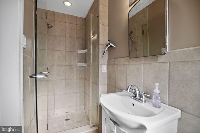 2411 HORSHAM RD, Hatboro, PA 19040