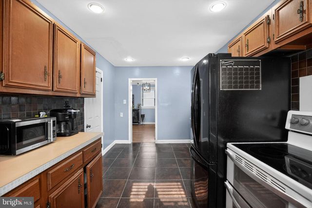 2411 HORSHAM RD, Hatboro, PA 19040