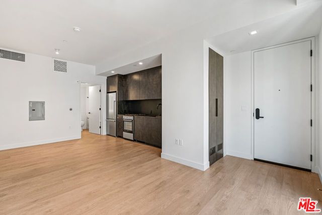 10700 Tabor Street 407, Los Angeles, CA 90034