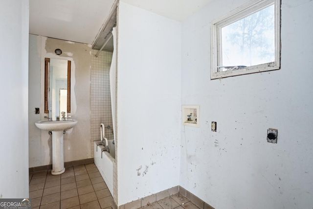 1211 Barnes Street NW, Atlanta, GA 30318