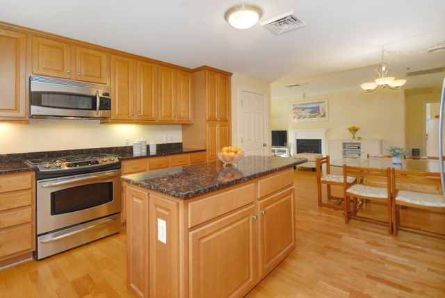95 Conant St 413, Concord, MA 01742