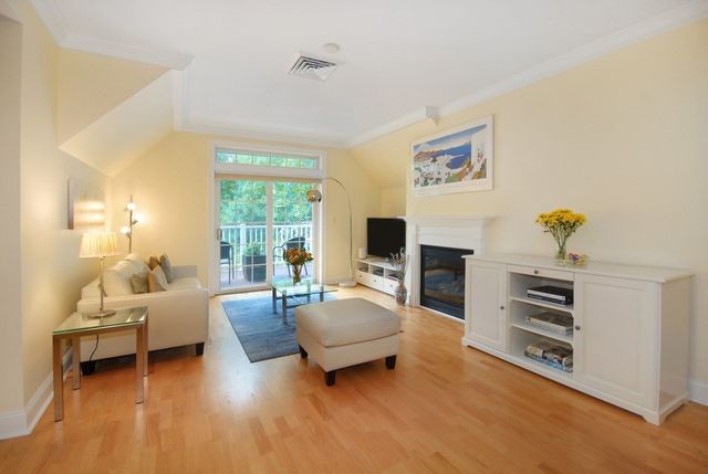 95 Conant St 413, Concord, MA 01742