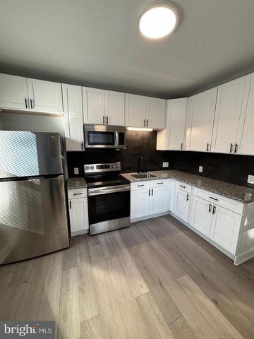 318 E MARSHALL ST, Norristown, PA 19401