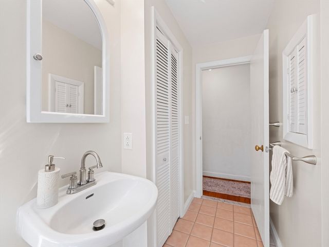 71 Edsel Road, Littleton, MA 01460