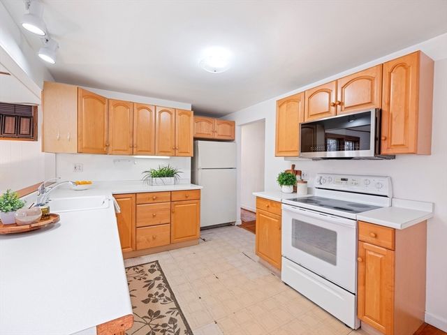 71 Edsel Road, Littleton, MA 01460