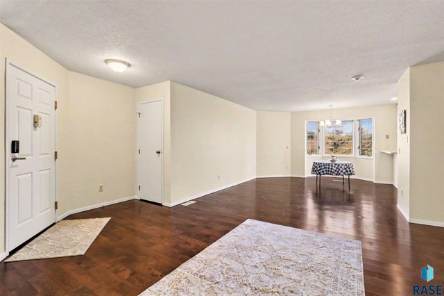 1104 W 57th St Street 207, Sioux Falls, SD 57108