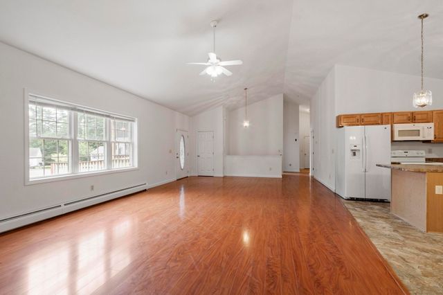 123 Laitinen Dr, Gardner, MA 01440