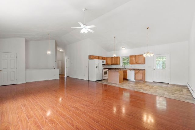 123 Laitinen Dr, Gardner, MA 01440