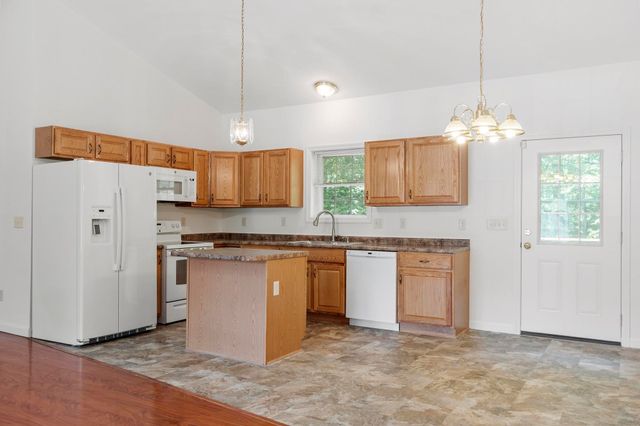 123 Laitinen Dr, Gardner, MA 01440